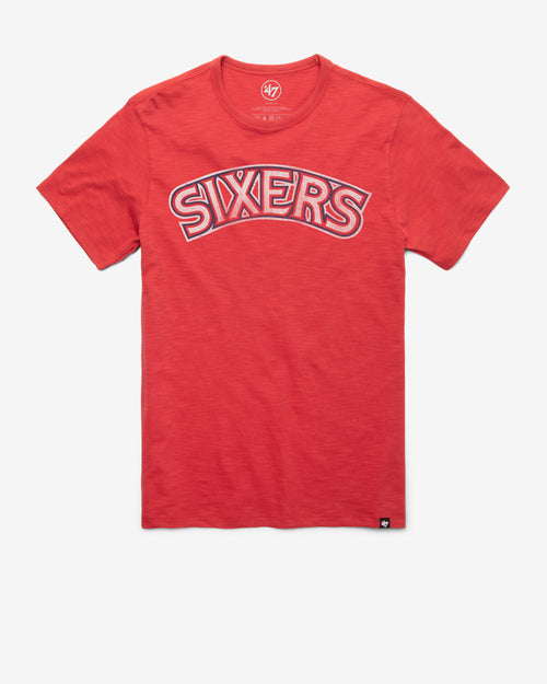 PHILADELPHIA 76ERS HARDWOOD CLASSICS GRIT WORDMARK '47 SCRUM TEE