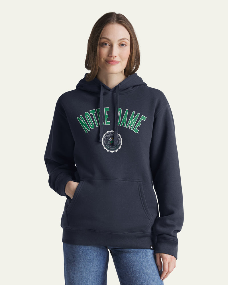 NOTRE DAME FIGHTING IRISH CREST BEND '47 EVERYDAY HOOD